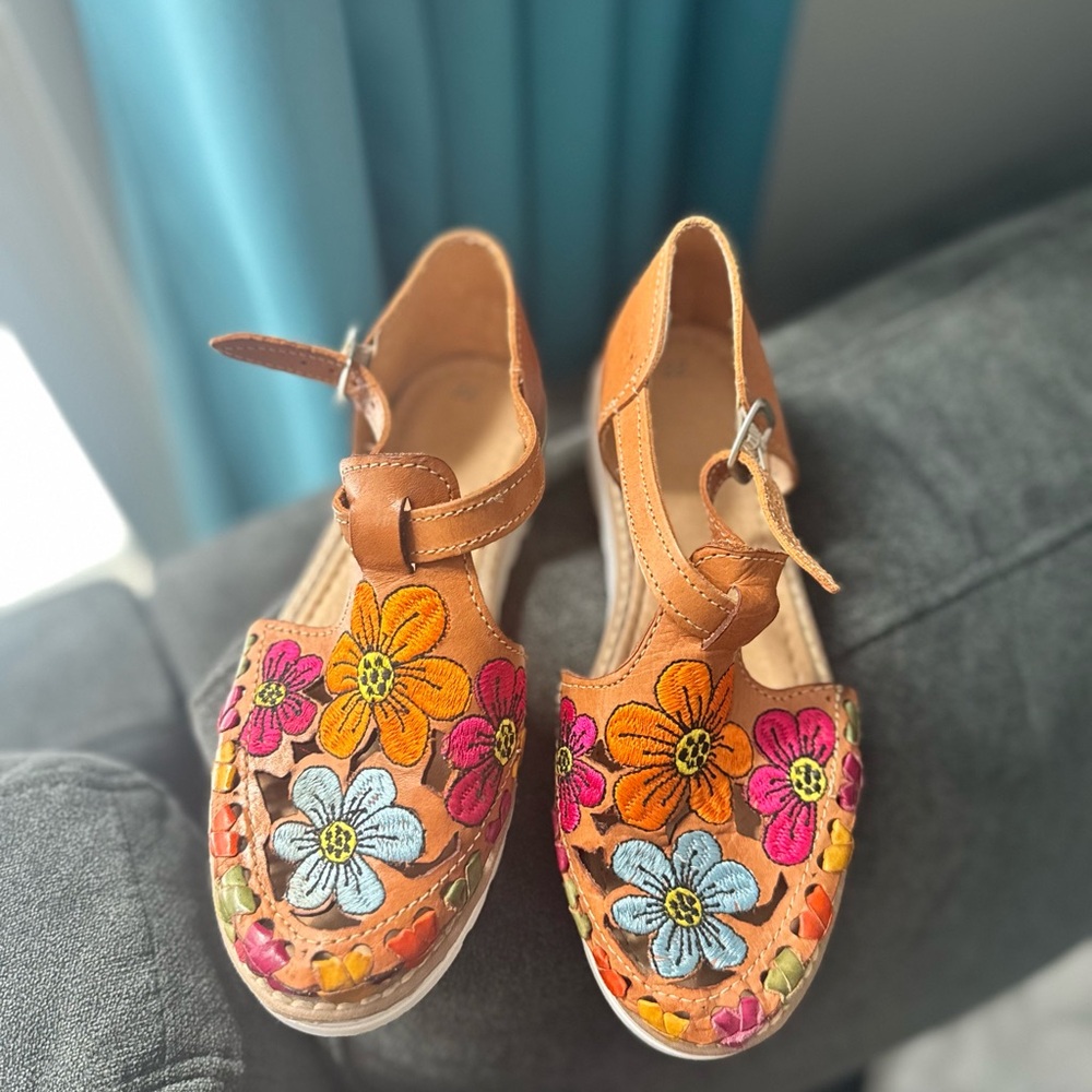 Women's Tan Leather Floral Embroidered Sandals
